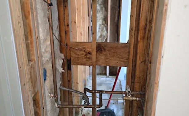 Frozen Pipe Water Removal in East Highland Park, VA